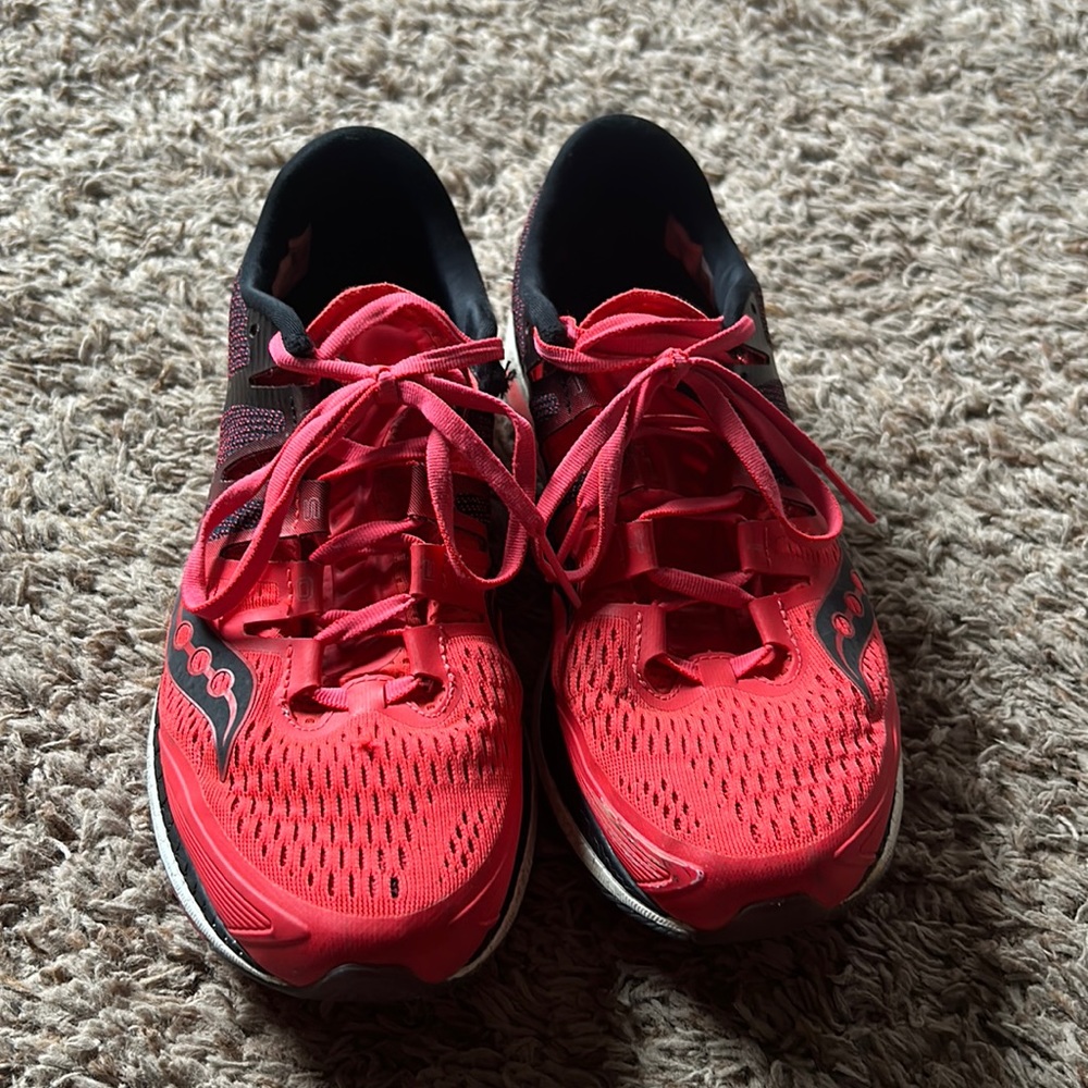 Womens Saucony iso series everun running shoes